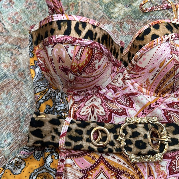 Patterned One Piece - Picture 3 of 4